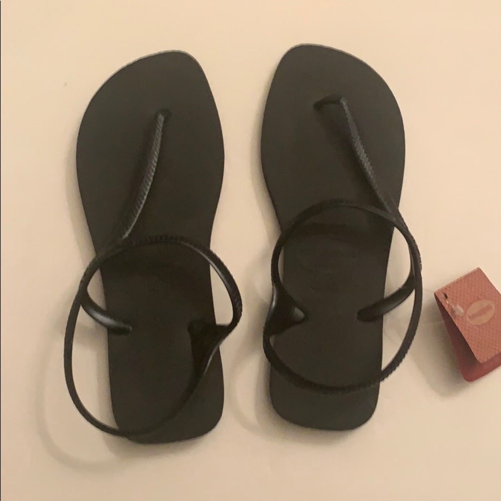 Cushy Havana’s ankle sandals